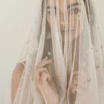 Bo & Luca Sitaara Veil detail