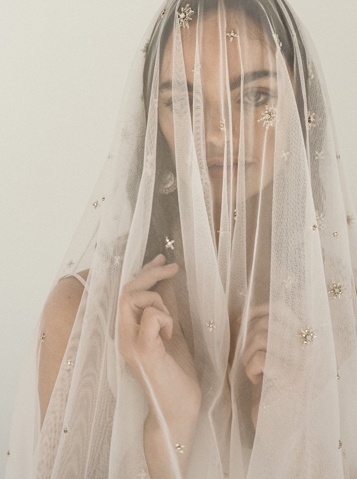 Bo & Luca Sitaara Veil detail